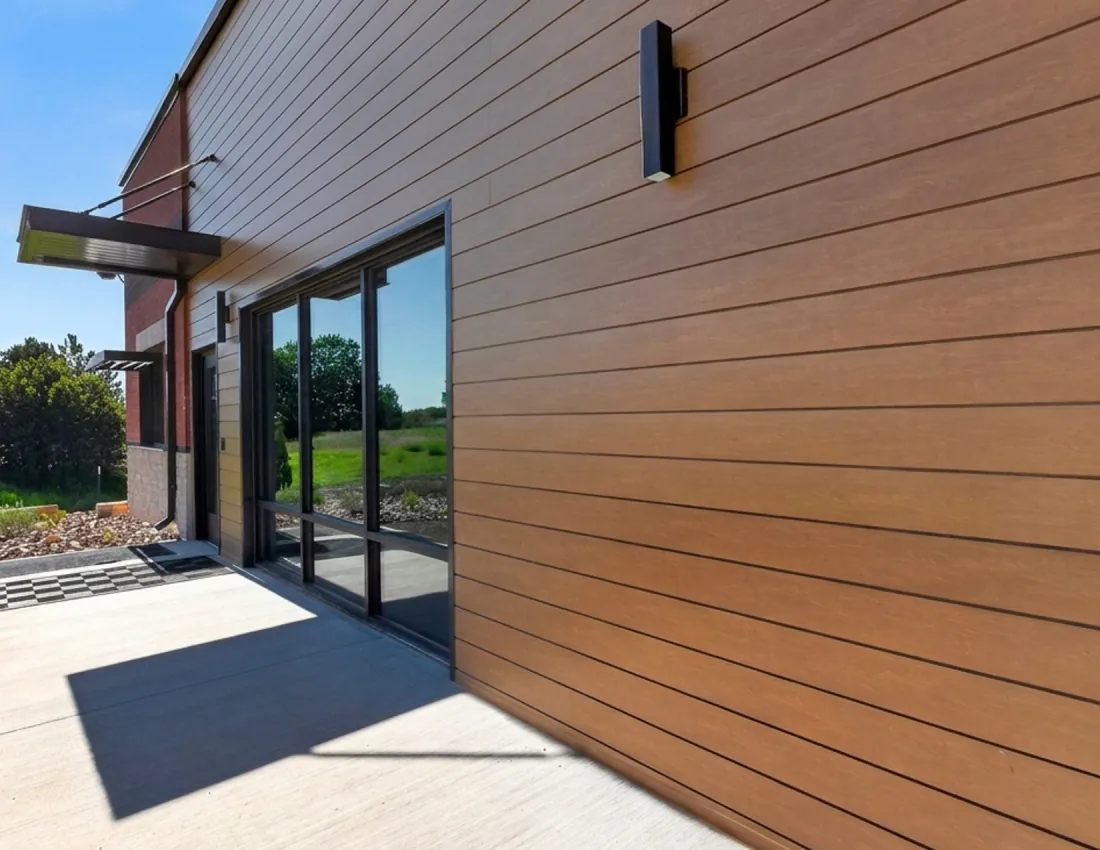 Horizontal cladding · Entrance